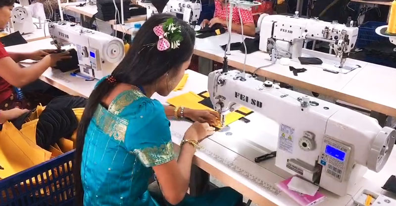 Hecho en Birmania, trabajadora de costura
